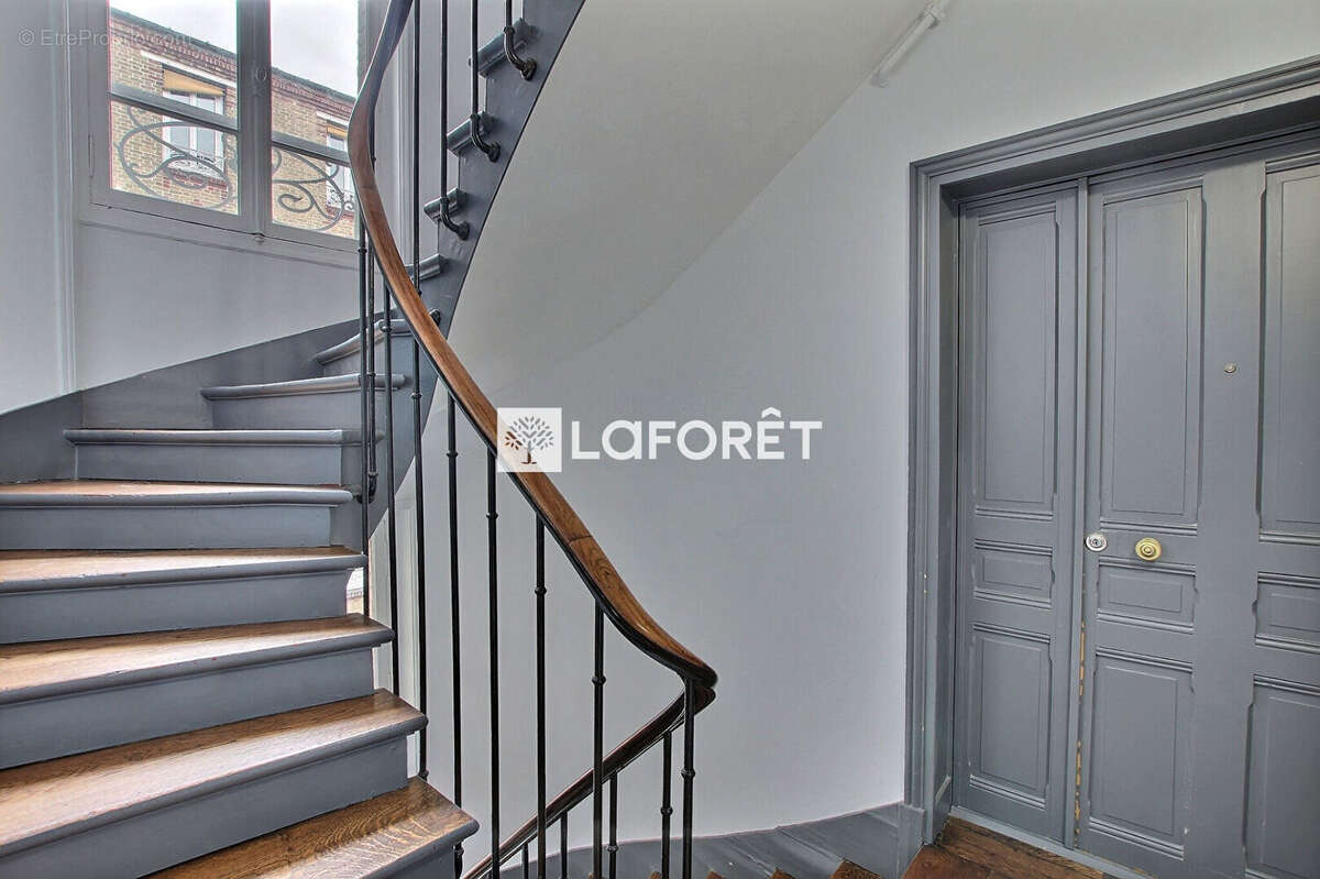 Appartement à COURBEVOIE