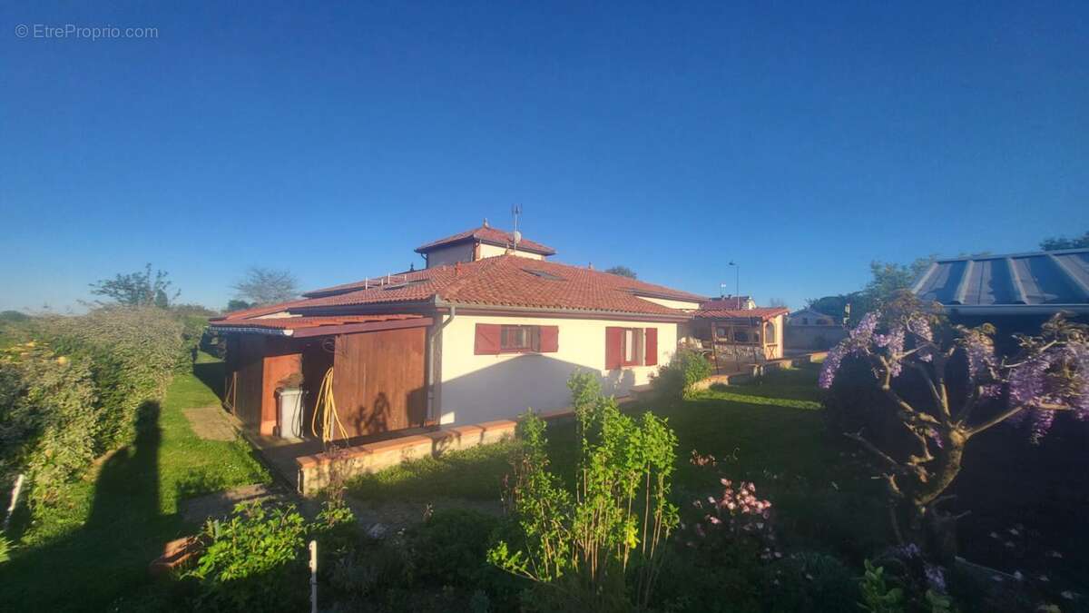 Maison à CASTELMAYRAN