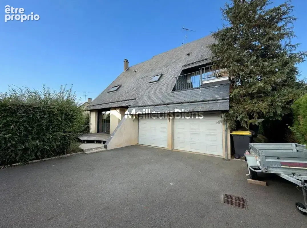 LAVAL – Pavillon de 141 m², 4 chambres, double garage et jardin sans vis-à-vis - photo 16