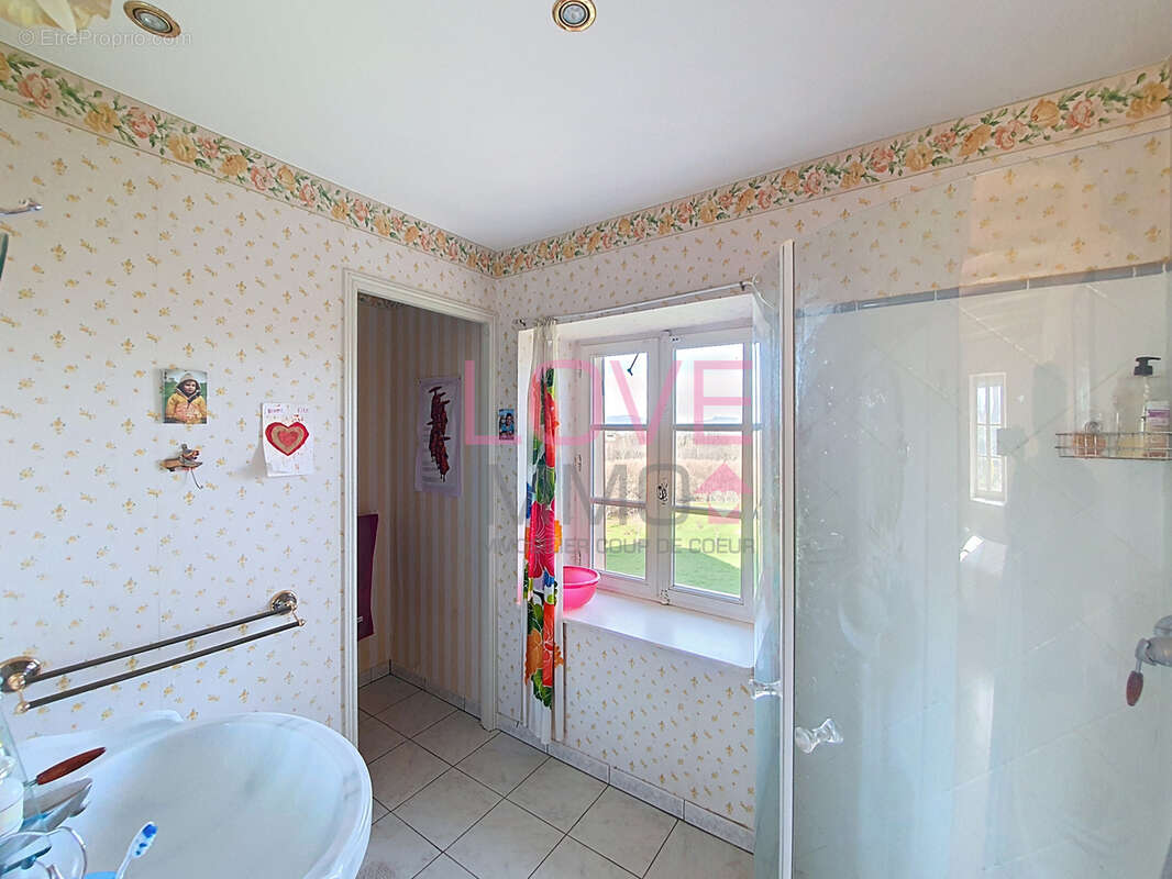 Maison à LA BATIE-MONTGASCON