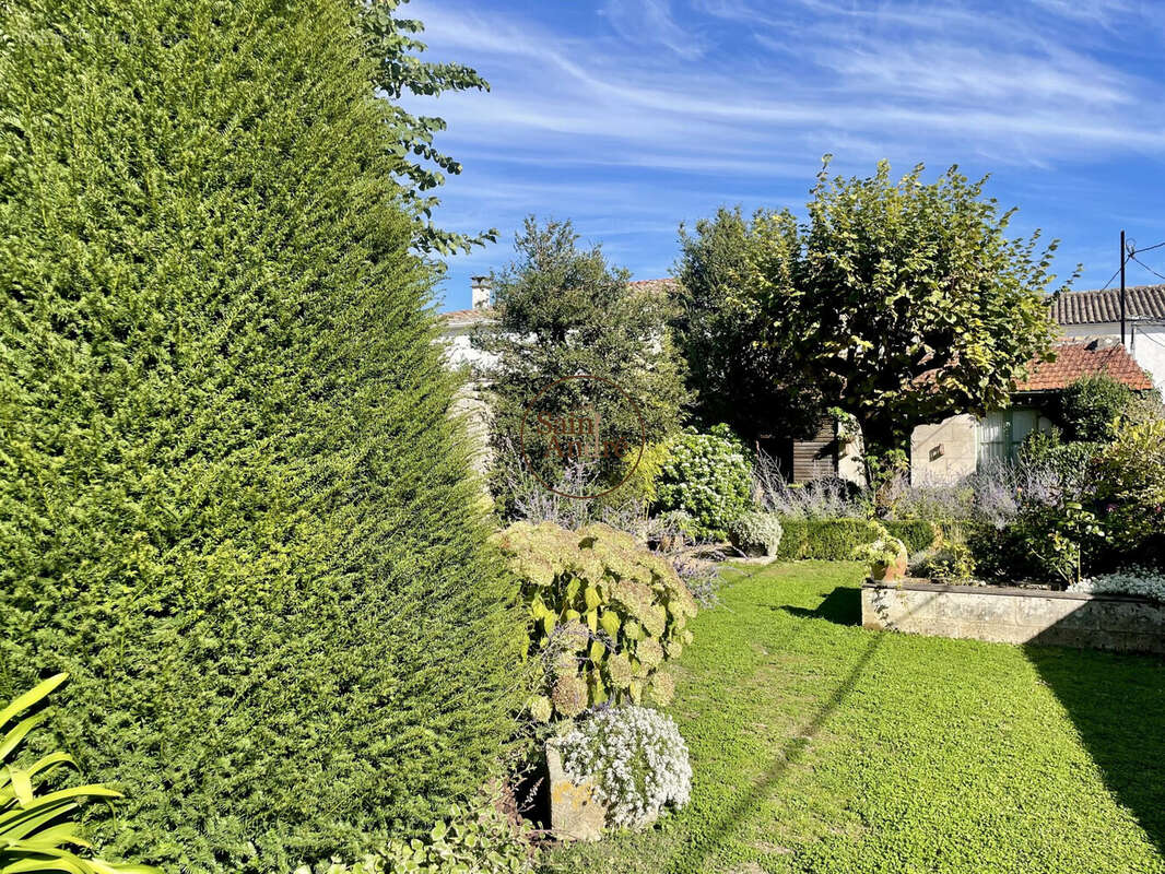 Maison 183 m² à Angouleme  - photo 3