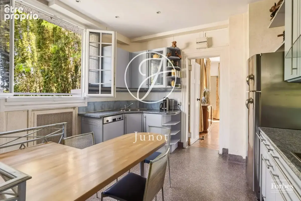Suresnes - RAGUIDELLES - Maison 498m² - Terrain 1200m² - photo 10