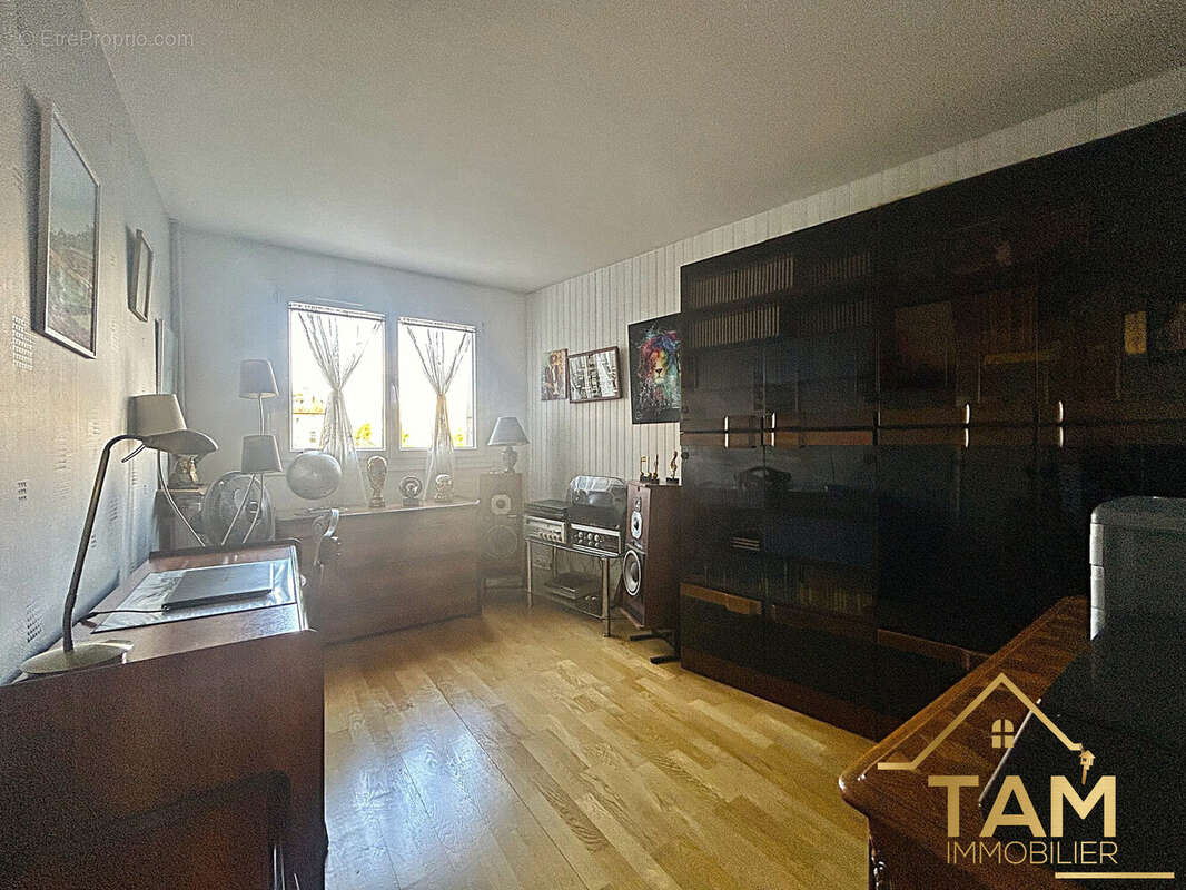 Appartement à LES CLAYES-SOUS-BOIS