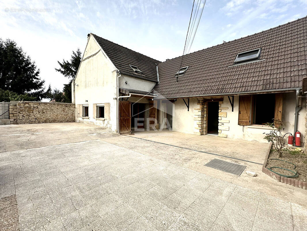 Maison à VILLENEUVE-LA-GUYARD