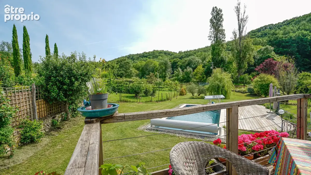 A 5 min de Montcuq : charmante maison en pierre 147 m2, tout confort chauffage au sol, PAC et piscine. - photo 8