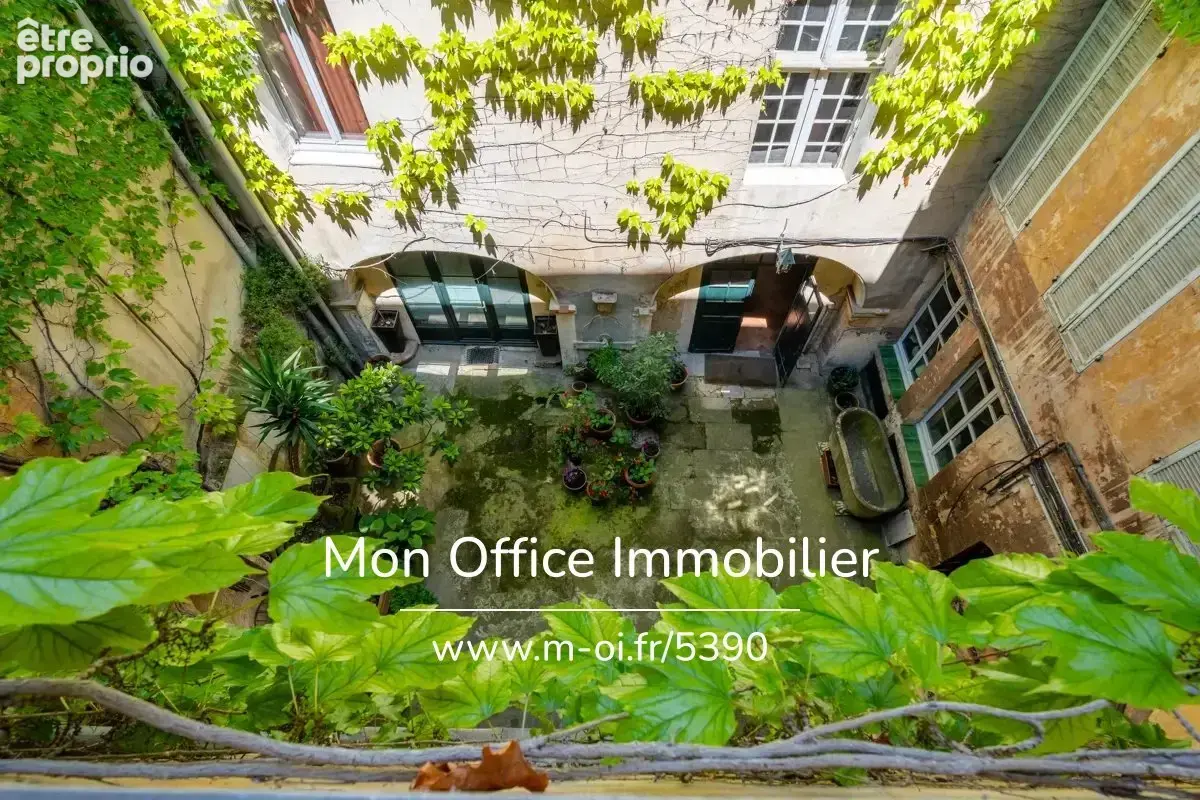 Référence : 6803-NFI - Appartement bourgeois 4 pièces, secteur Palais - photo 3