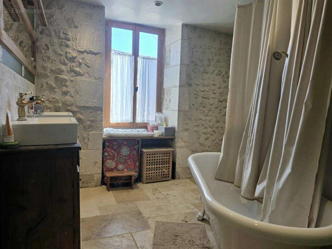 Maison à SALLES-LAVALETTE