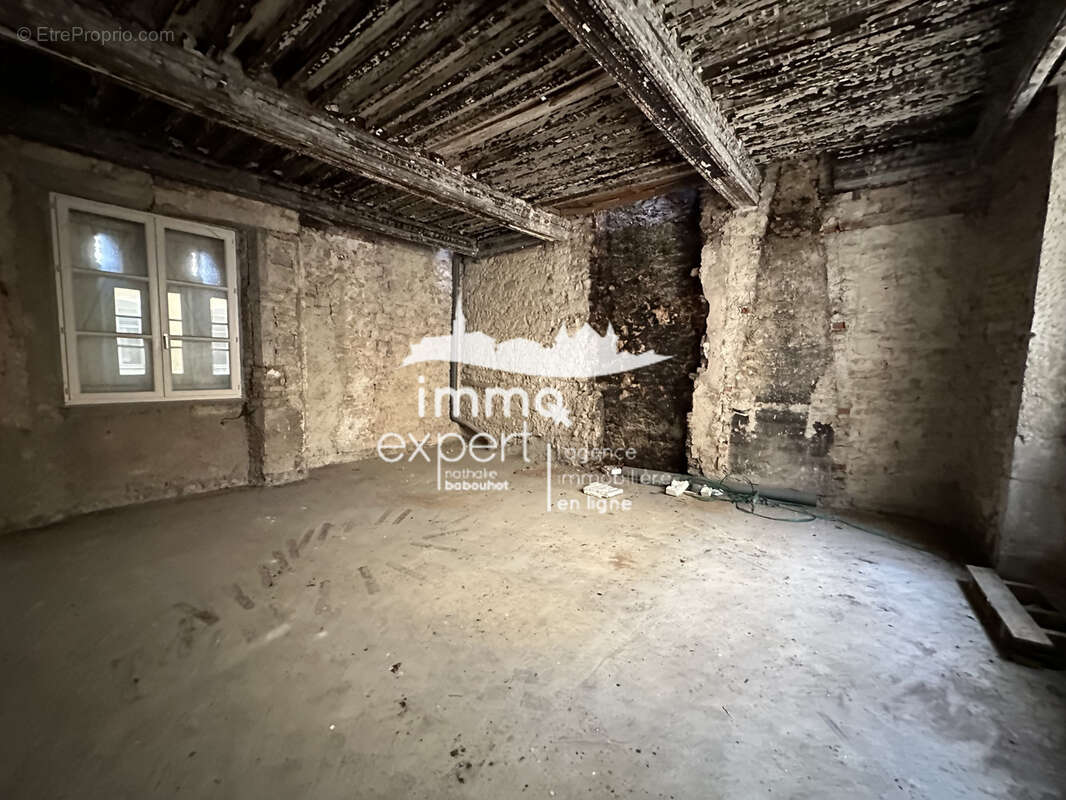 Appartement à MIRECOURT