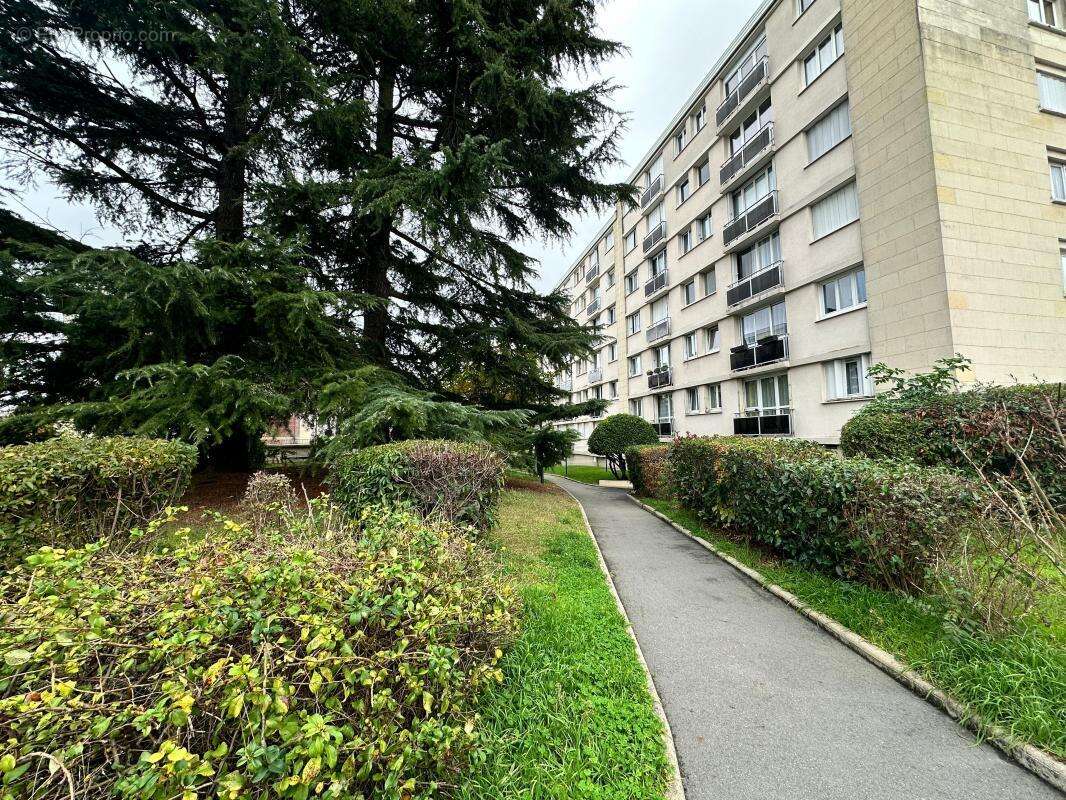 Appartement à FONTENAY-LE-FLEURY