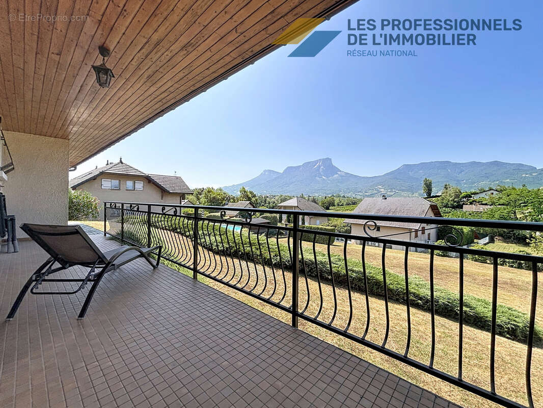Maison traditionnelle de plain-pied de 129,25 m2 habitable, sur un terrain de 1 760 m2 - photo 2