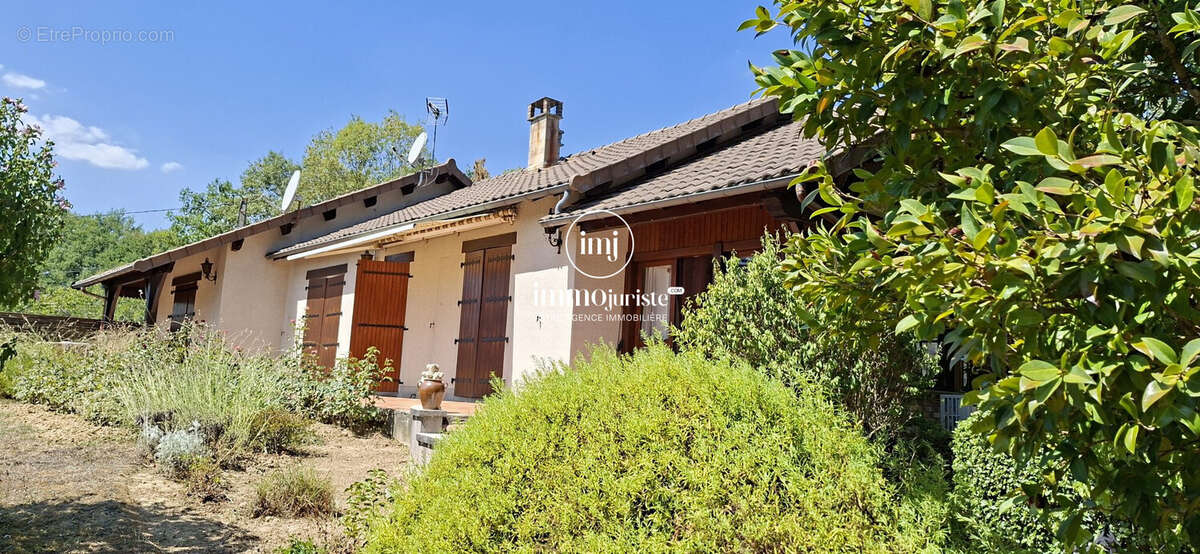 Maison 140 m² à Etagnac  - photo 2