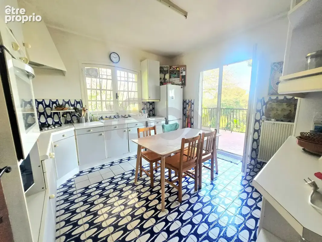 Villa 7 pièces sur 1 932 m2 de terrain avec piscine   Mer à pied - photo 11