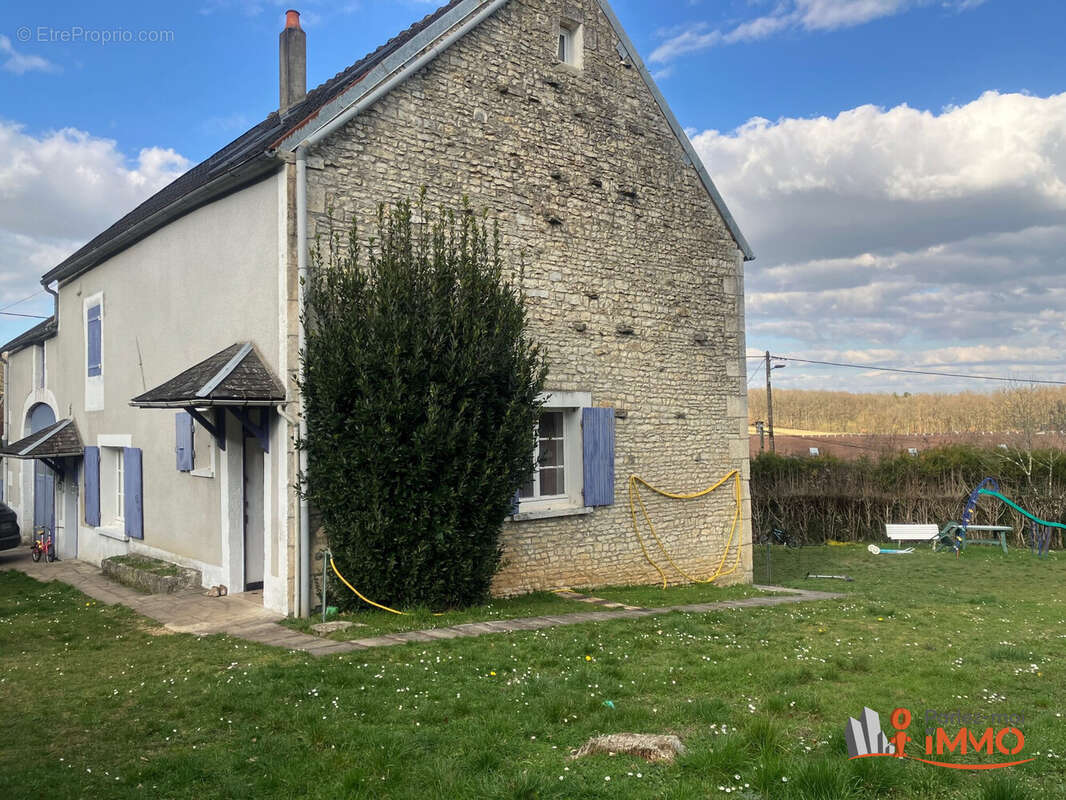 Maison à SOUGERES-EN-PUISAYE