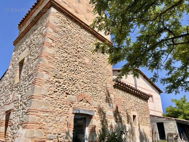 Maison à MOULAYRES