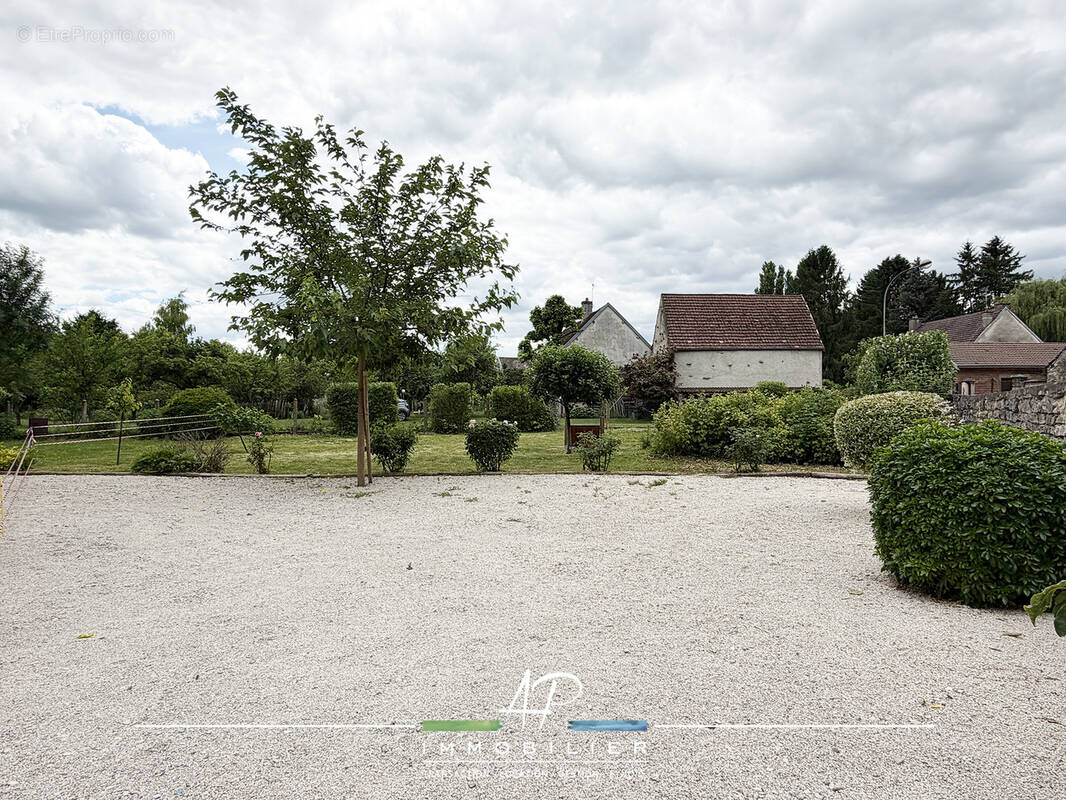 Terrain à SAINT-JULIEN