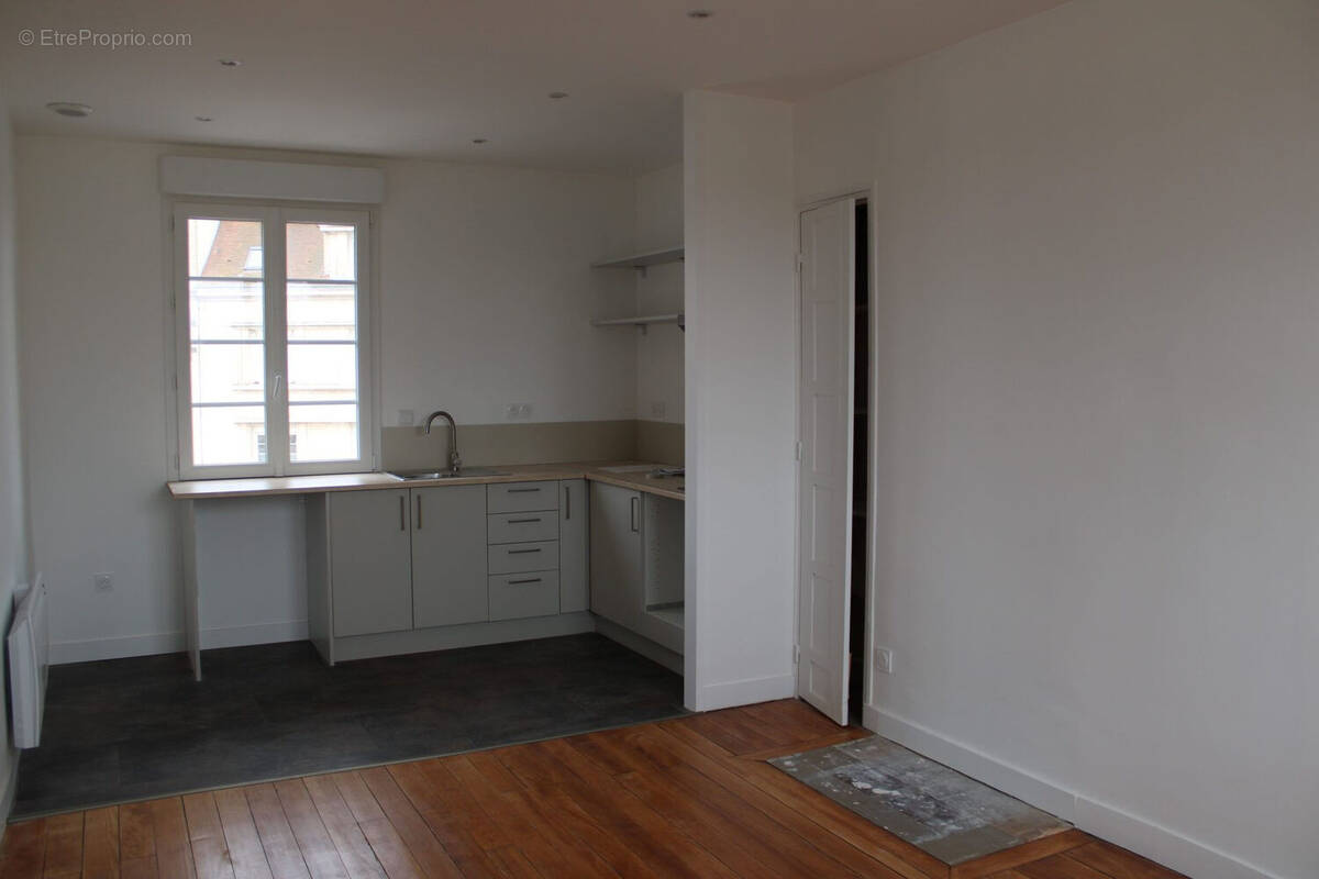 Photo 1 - Appartement à LONGPRE-LES-CORPS-SAINTS