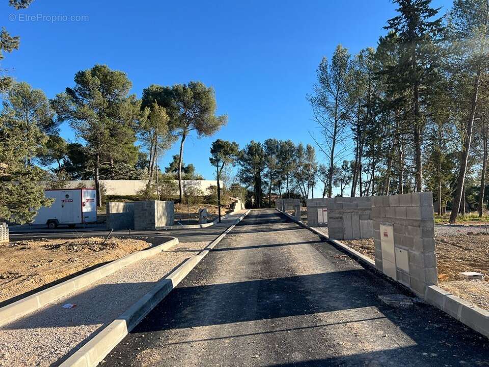 Terrain à SAINT-CLEMENT-DE-RIVIERE