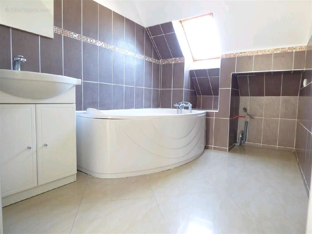 Appartement à SURVILLIERS
