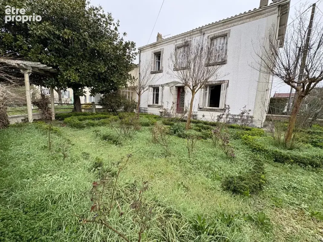 Maison 190 m² à Saint-Hilaire-La-Palud  - photo 2