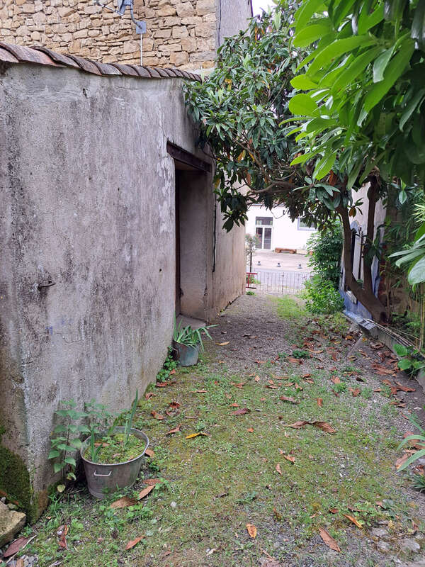 Grande maison familiale avec jardin, garage et dépendances - photo 18