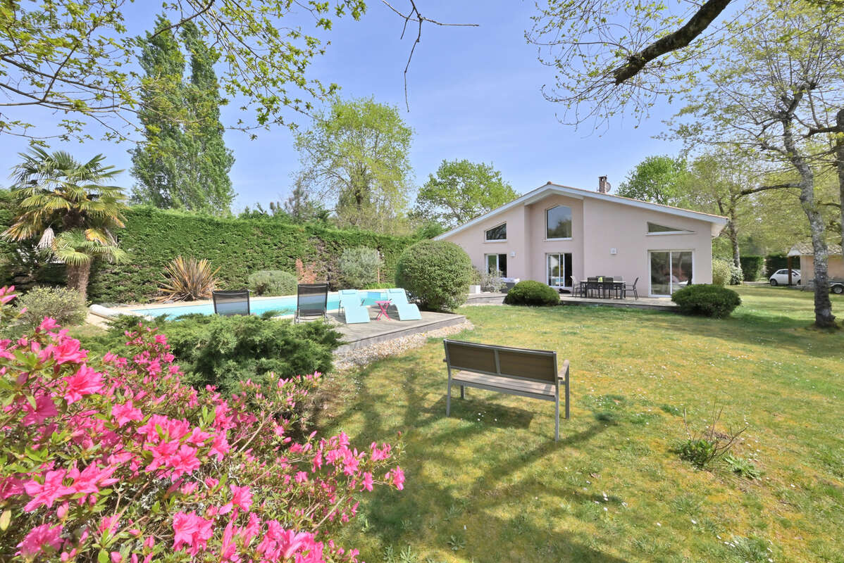 Maison à SAINT-JEAN-D'ILLAC