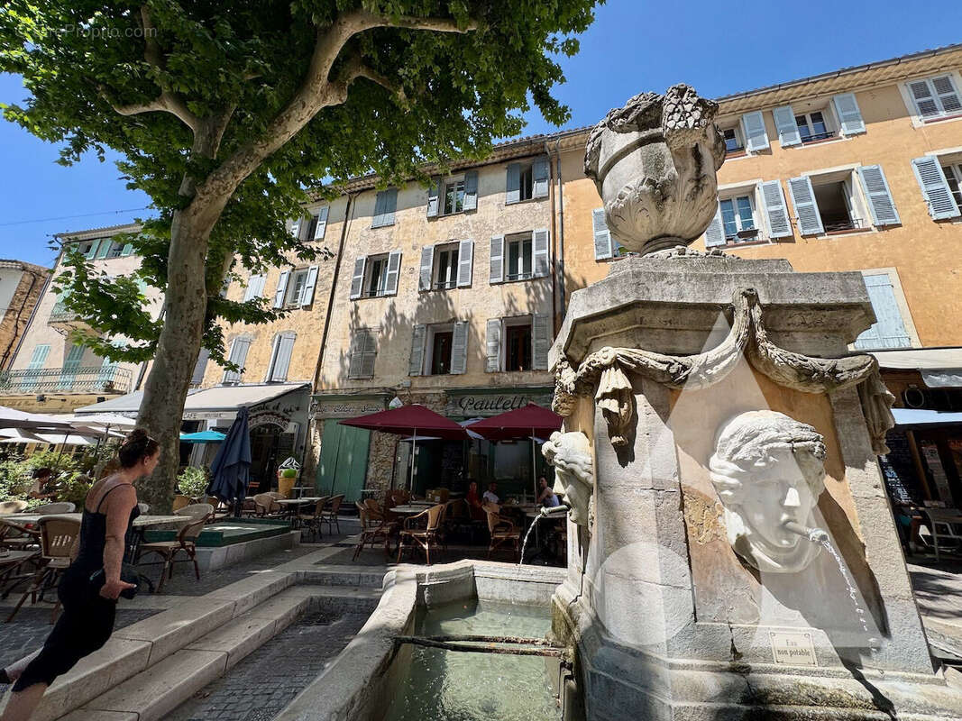 Appartement à COTIGNAC