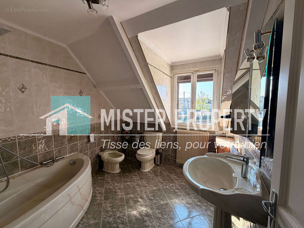 Maison à SARTROUVILLE