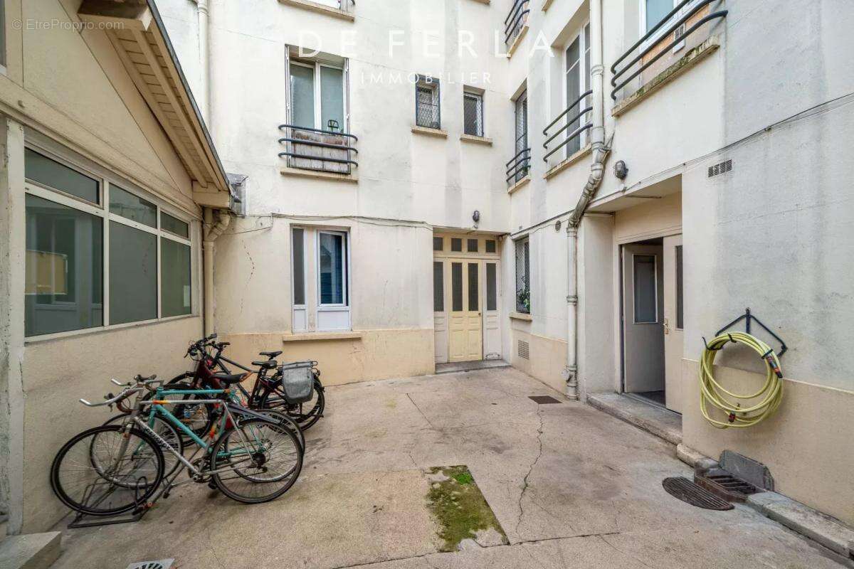 Appartement à PARIS-14E