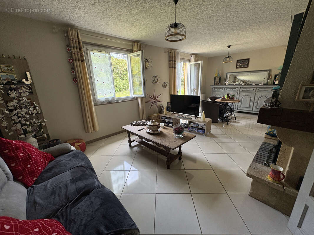 Maison à SAINT-REMY-SOUS-BARBUISE