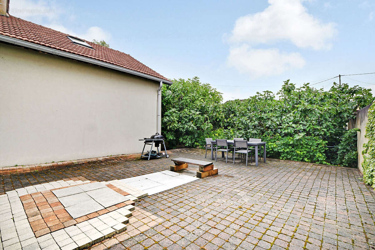 Maison à LE BLANC-MESNIL