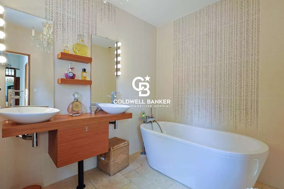 Maison à BORMES-LES-MIMOSAS