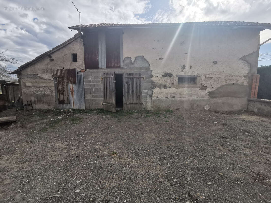 Maison à SAINT-CLEMENT-DE-REGNAT