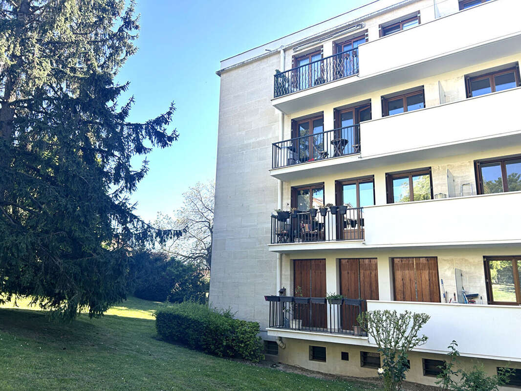 Appartement à FRESNES