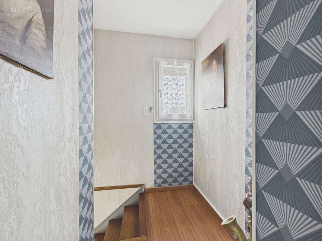 Maison Nogent Le Roi 2 mn - photo 9