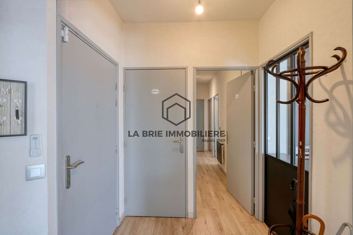 Appartement à BRIE-COMTE-ROBERT