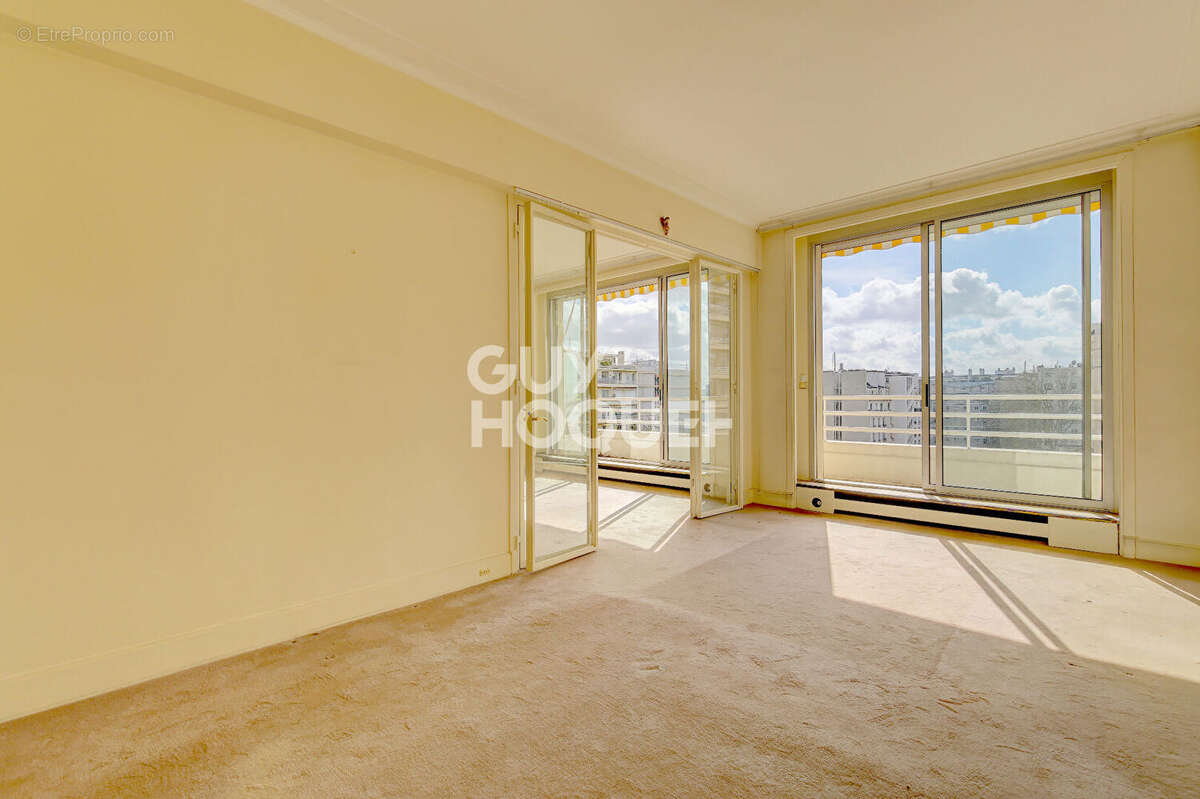 Appartement à PARIS-16E