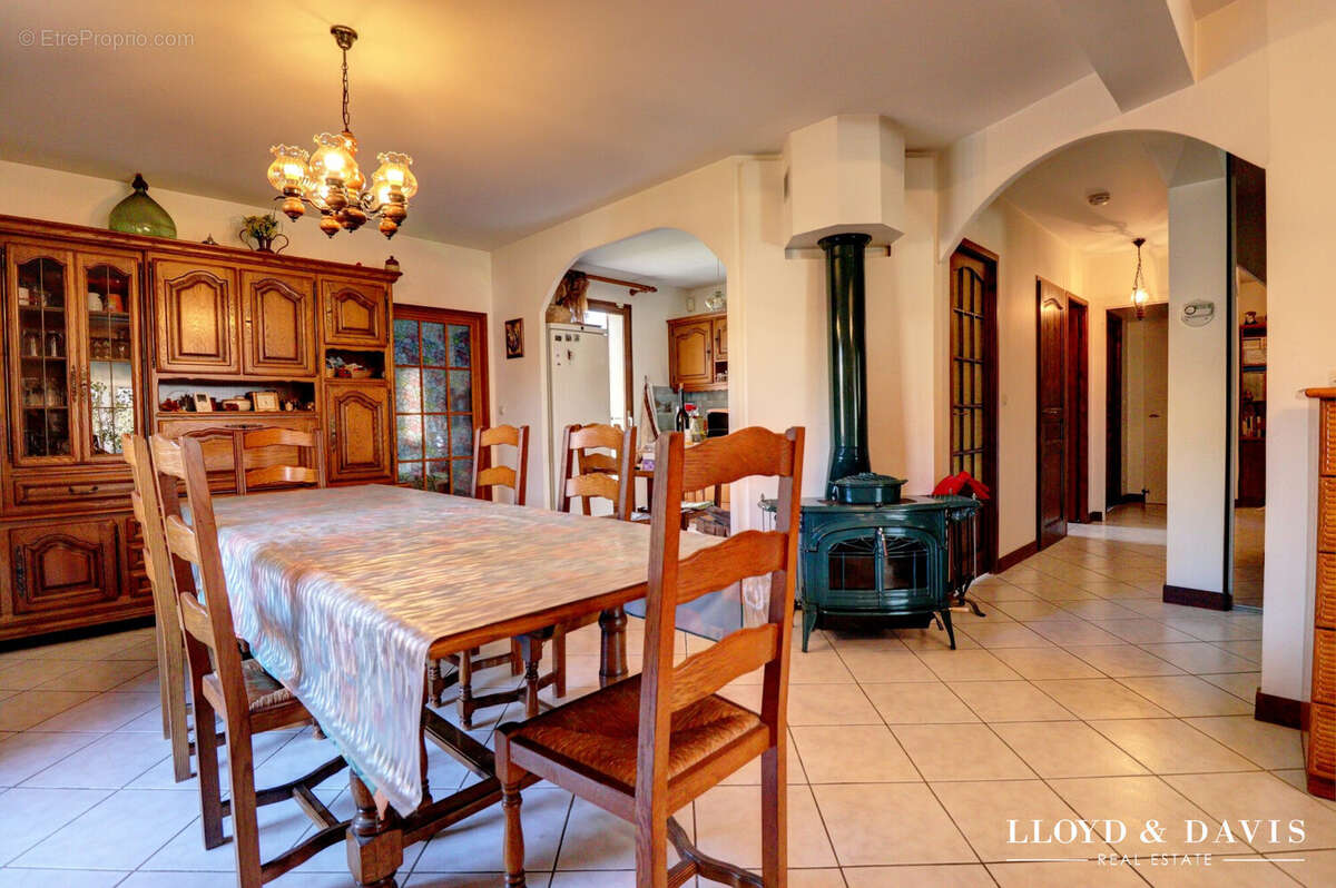 Maison 170 m² à Drumettaz-Clarafond  - photo 6