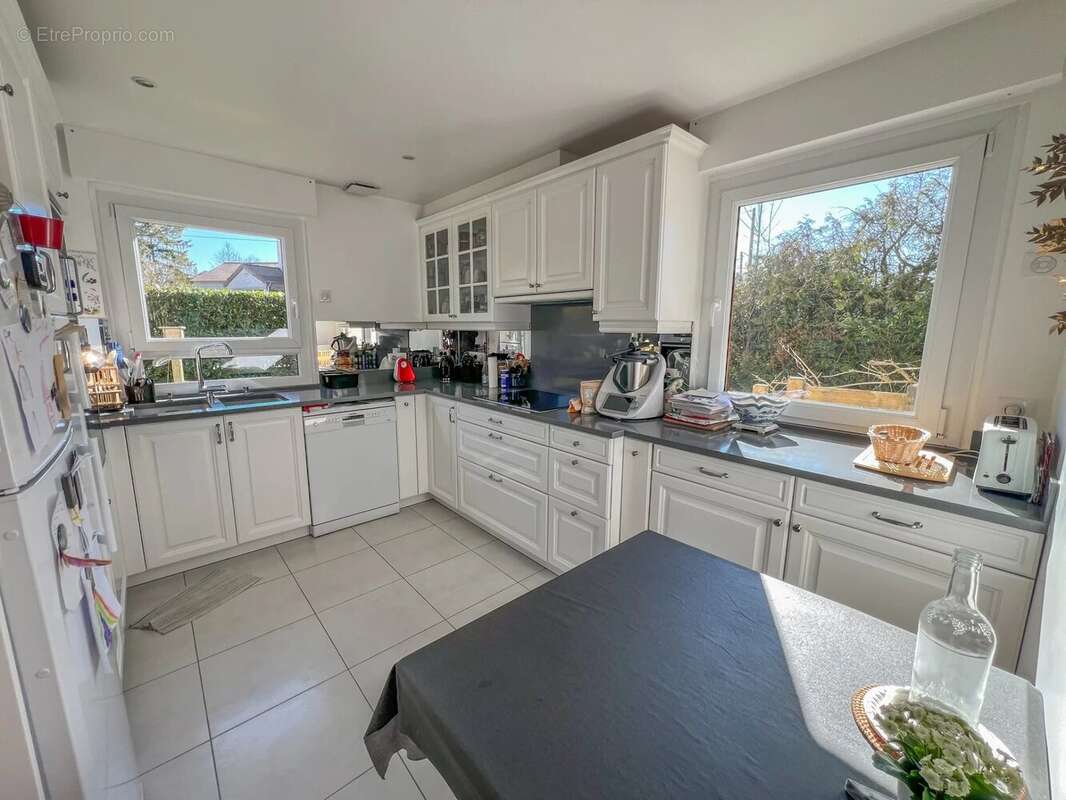 Maison à LE MESNIL-SAINT-DENIS