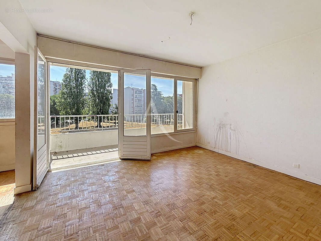 Appartement T3 de 70 m² évolutif en T4 , balcon et ascenseur , Fort potentiel , Angers - photo 3