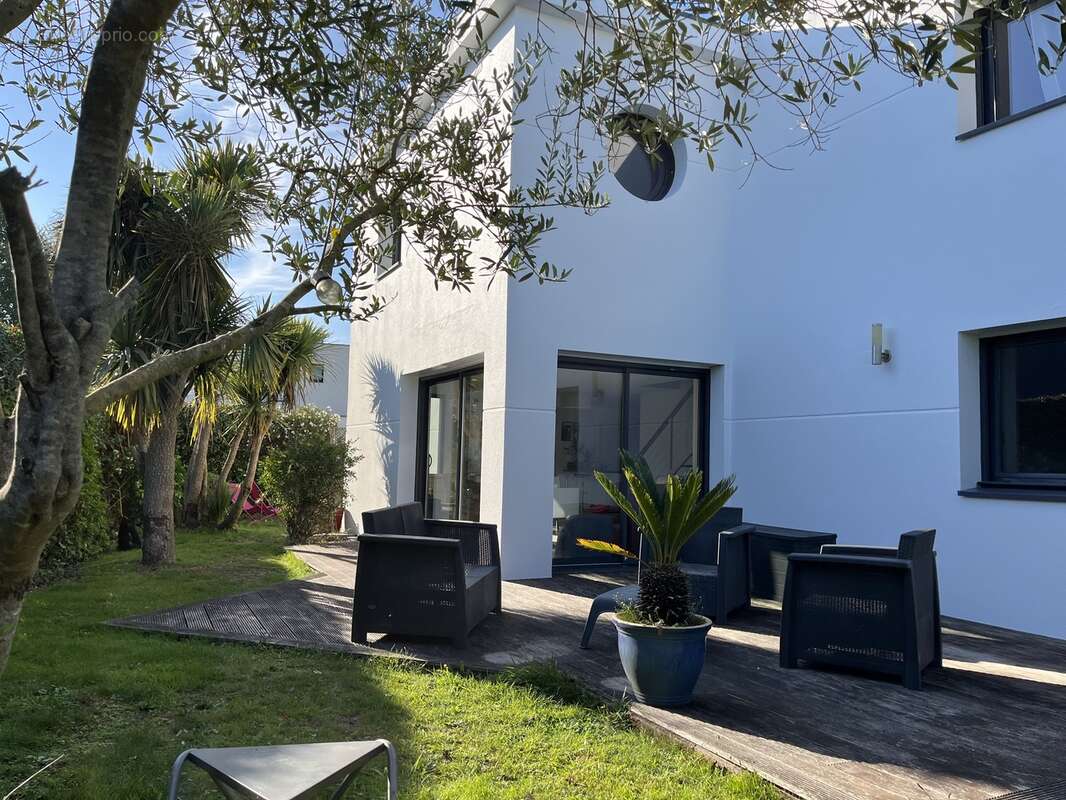 TERRASSE BOIS DEVANT PLEIN SUD - Maison à LARMOR-PLAGE