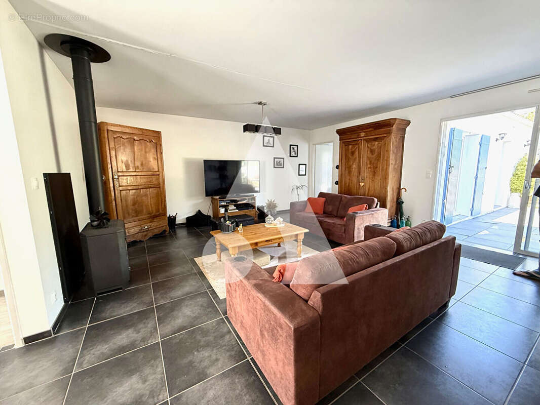 Maison à MORNAC-SUR-SEUDRE