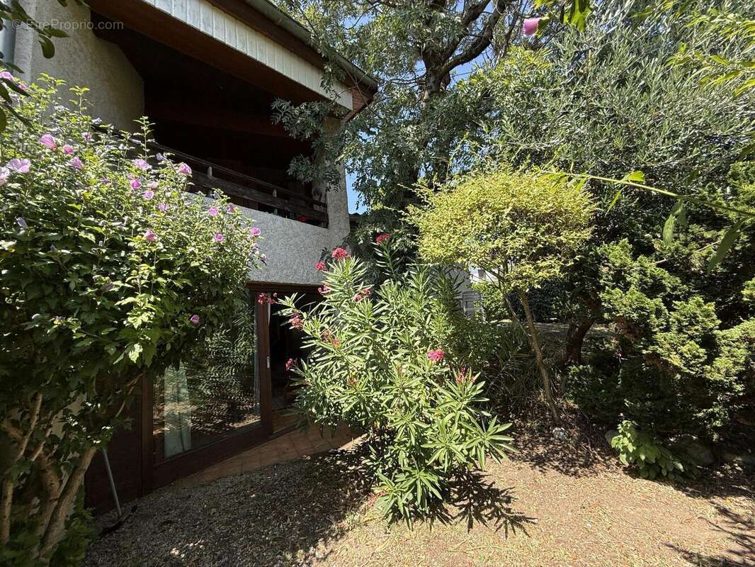 Maison 106 m² à Saint-Nazaire-Les-Eymes  - photo 3