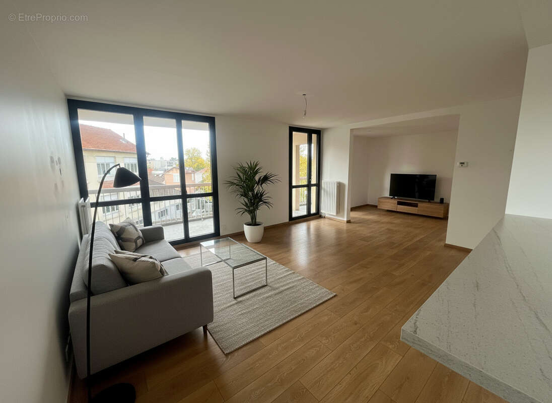 Appartement à SARTROUVILLE