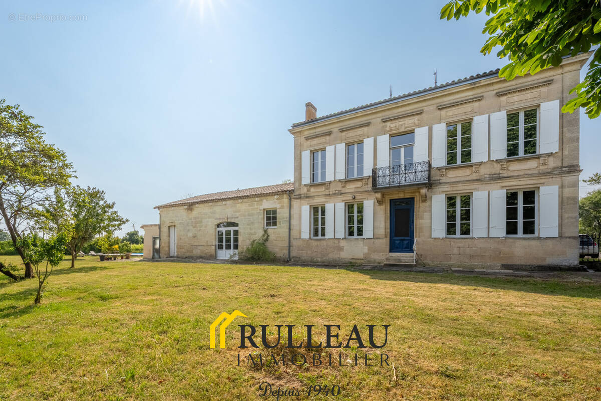 Maison à AMBES