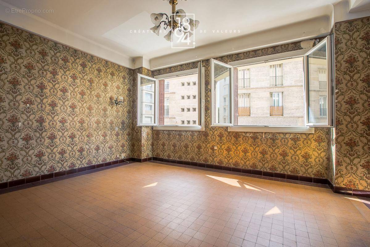 Appartement à MARSEILLE-2E