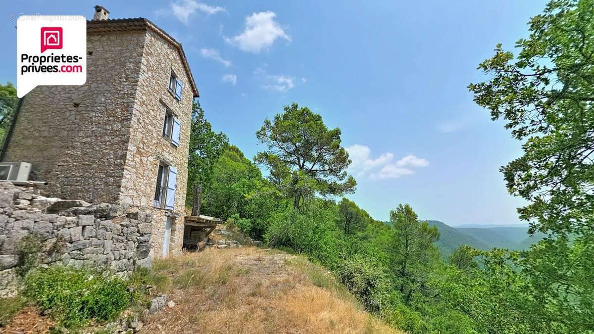 Tour en pierres amenagee avec terrain de 7 hectares et vue panoramique sur la vallee de la siagne - photo 3