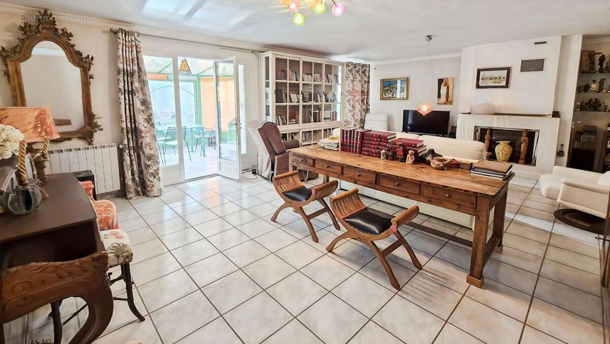 Maison à SAINT-SATURNIN-LES-AVIGNON