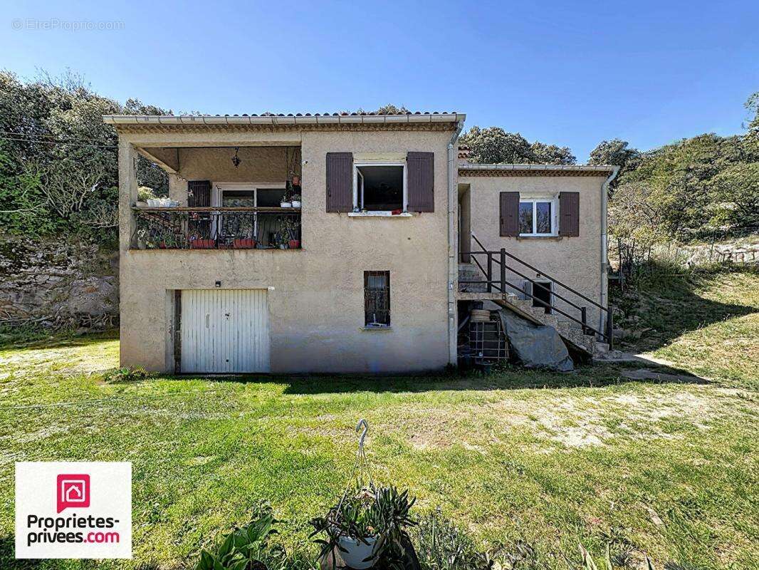 Villa avec grand garage sur 2360 m² de terrain divisible - photo 4
