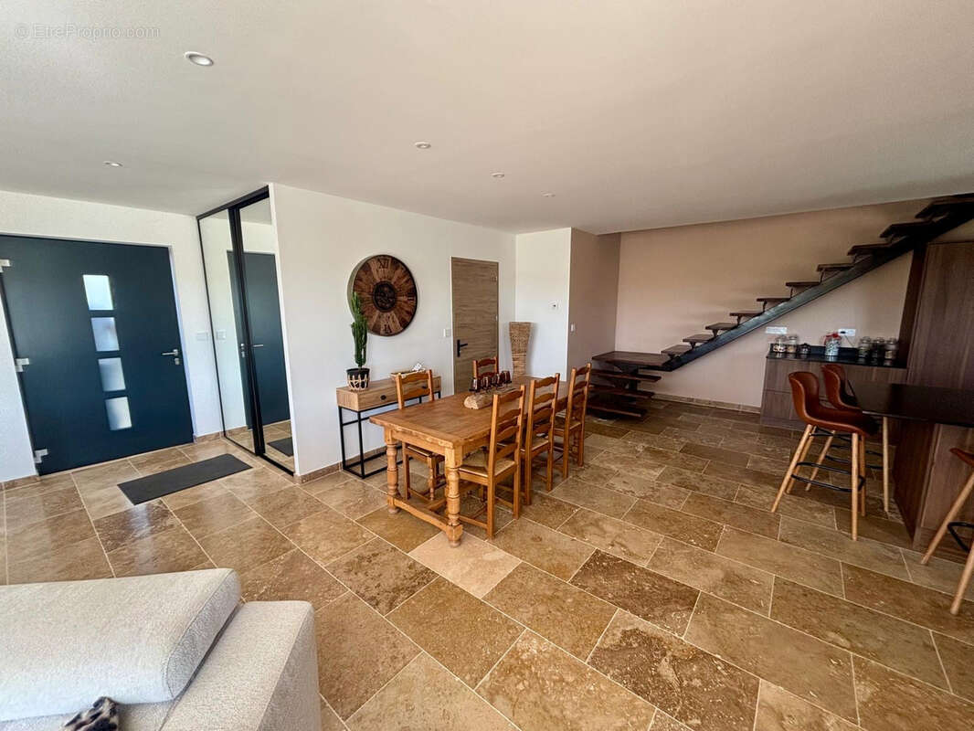 GRIGNAN - Belle Villa neuve sur 2 160 m2, avec VUE. - photo 12