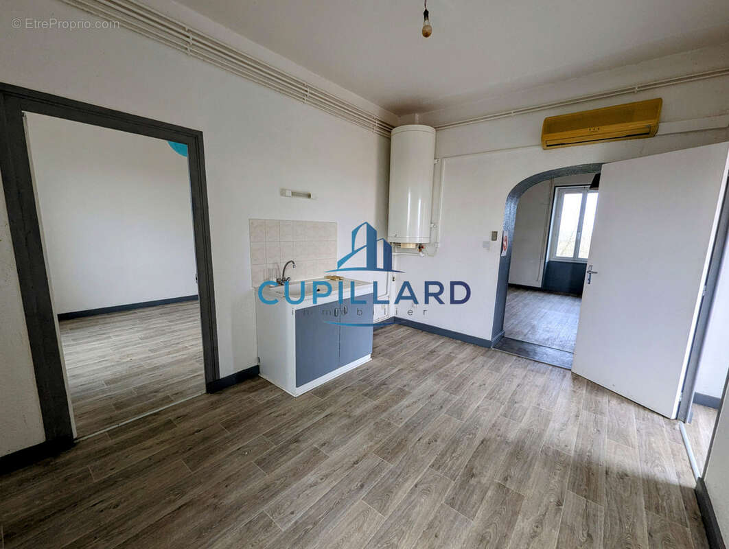 Appartement à SAINT-GERMAIN-LESPINASSE